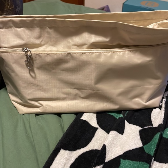 Authentic Louis Vuitton monogram speedy 35 - Picture 16 of 16